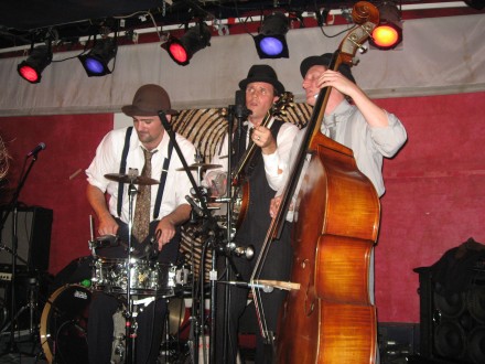 The Two Man Gentleman Band at Pianos